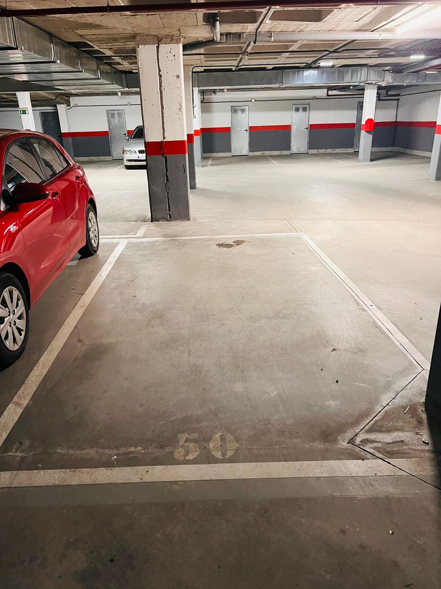 Plaza de garaje incluida con el apartamento