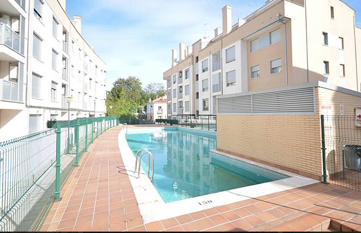 Piscina de la urbanización del apartamento
